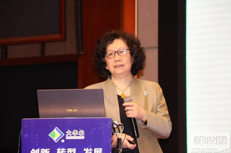 清華大學(xué)農(nóng)村研究院學(xué)術(shù)委員會委員、研究員  方言