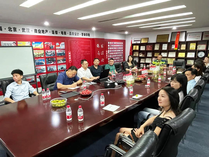 宜昌廣東商會(huì)、湖北人民政府駐深、宜昌人民政府駐深等領(lǐng)導(dǎo)與企業(yè)家一行蒞臨南方略咨詢集團(tuán)指導(dǎo)工作4