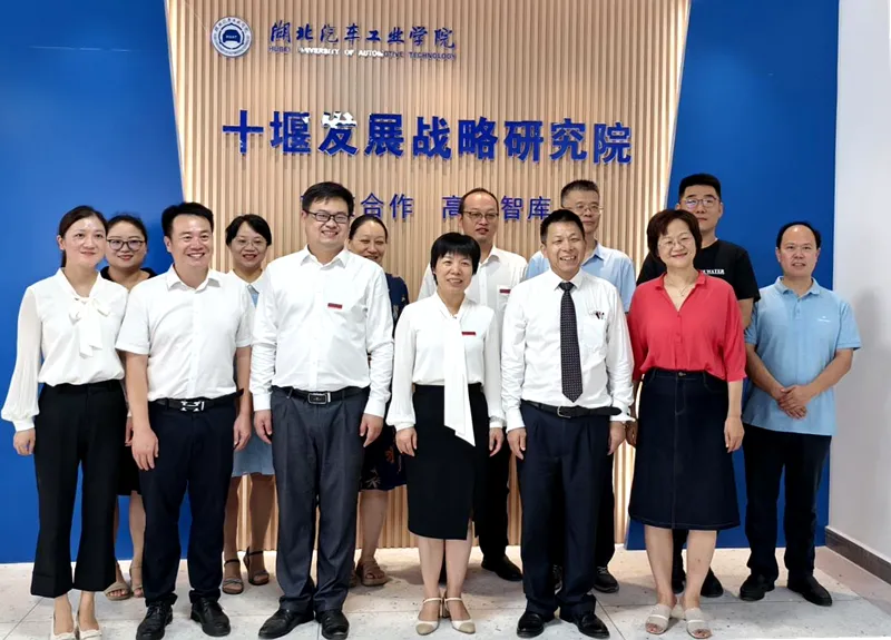 南方略咨詢董事長(zhǎng)被湖北汽車(chē)工業(yè)學(xué)院受聘為客座教授2